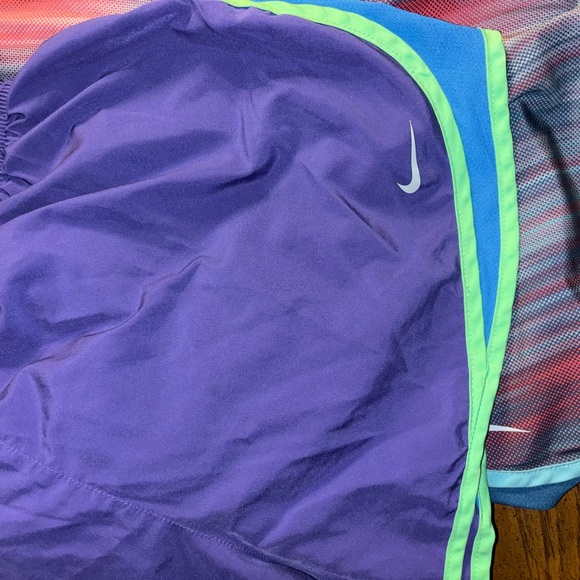 FIVE PAIRS of NIKE XL Running shorts. Dri fit with inside bottom as well. - Picture 6 of 7